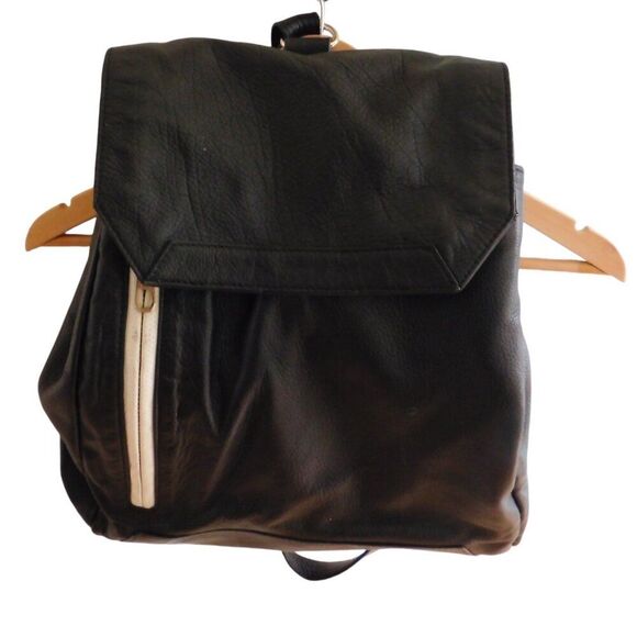 VTG Rian Convertible Sling Backpack Black‎ Pebbled Leather Medium Handbag main image 8